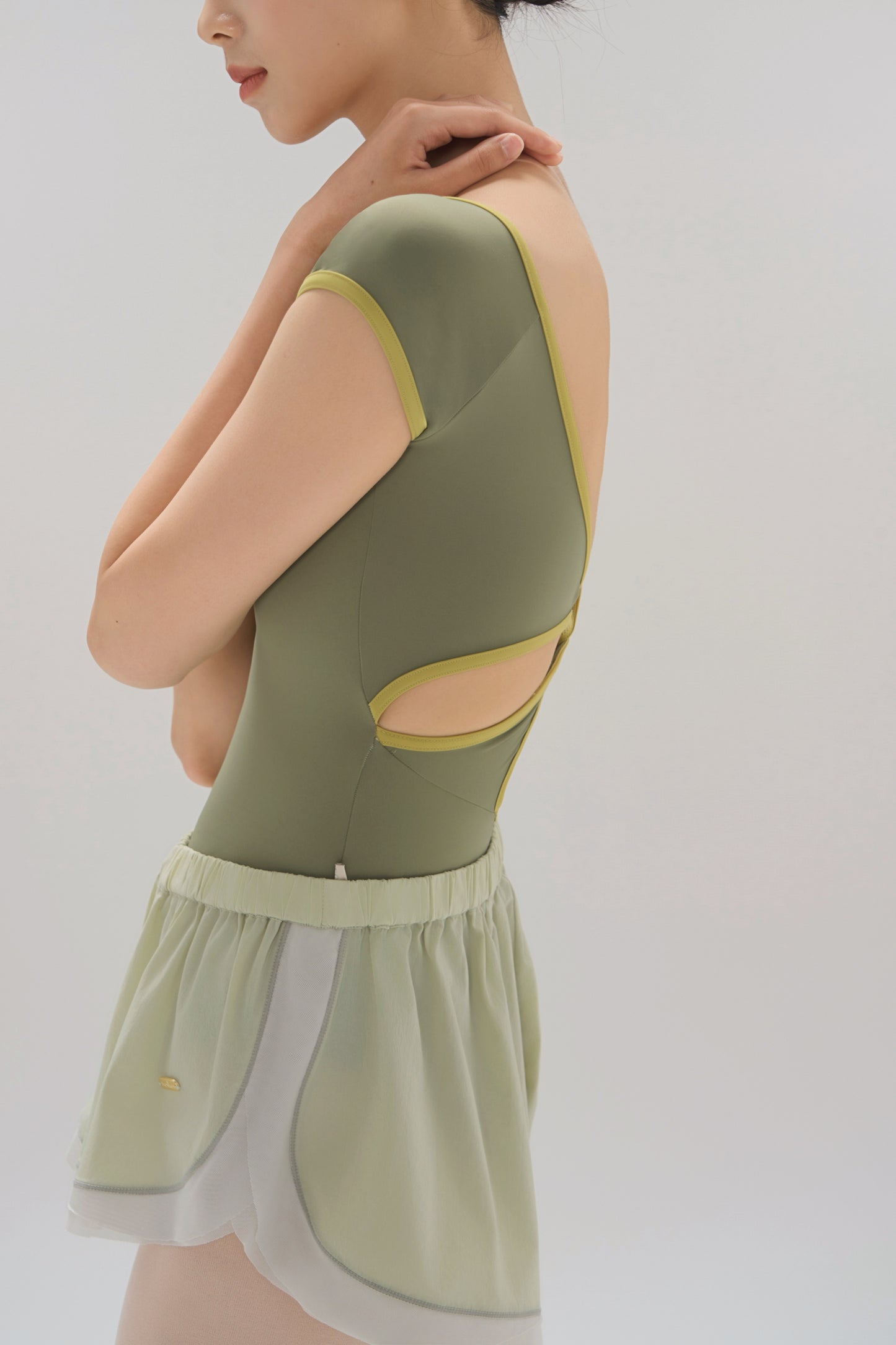 Ballet Leotard | Wrap-Structured Back, Contrast Binding & Raglan Short Sleeves
